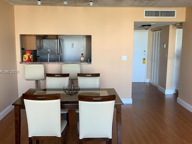 Apartment for rent  Unit #318 - photo 7501925