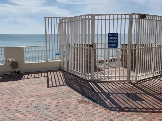 1-bedroom condo for rent in Hallandale Beach - 3180 S Ocean Dr 318 - MondialRealty