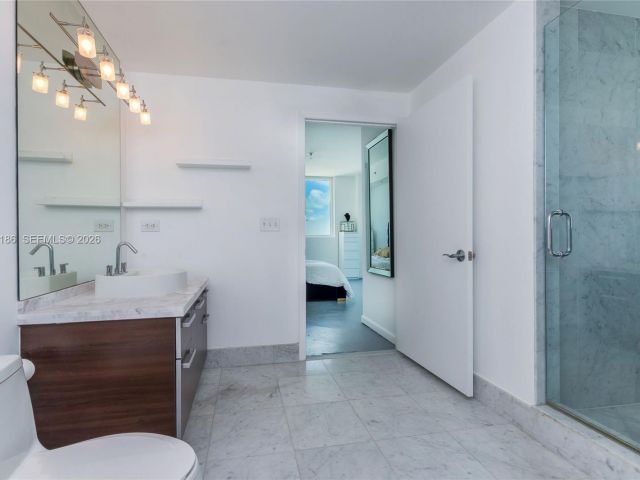 2-bedroom condo for rent in Miami - 244 Biscayne Blvd 502 - MondialRealty