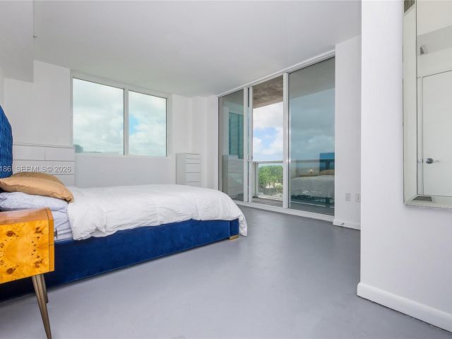 2-bedroom condo for rent in Miami - 244 Biscayne Blvd 502 - MondialRealty