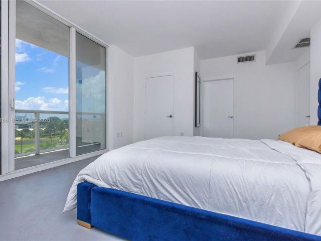 2-bedroom condo for rent in Miami - 244 Biscayne Blvd 502 - MondialRealty