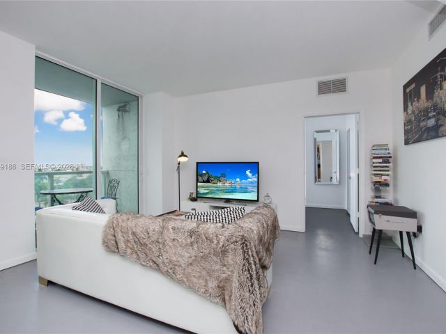 2-bedroom condo for rent in Miami - 244 Biscayne Blvd 502 - MondialRealty