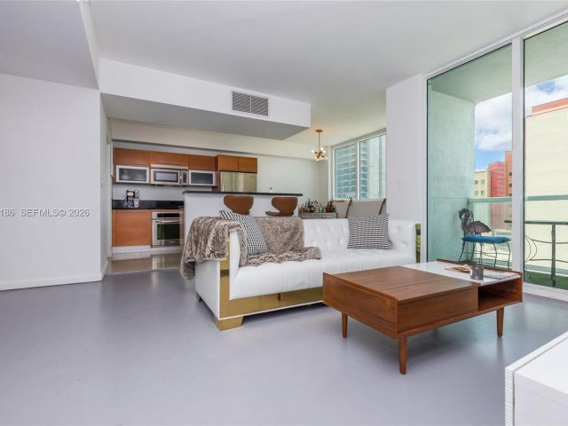 2-bedroom condo for rent in Miami - 244 Biscayne Blvd 502 - MondialRealty