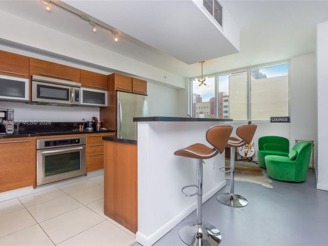 2-bedroom condo for rent in Miami - 244 Biscayne Blvd 502 - MondialRealty