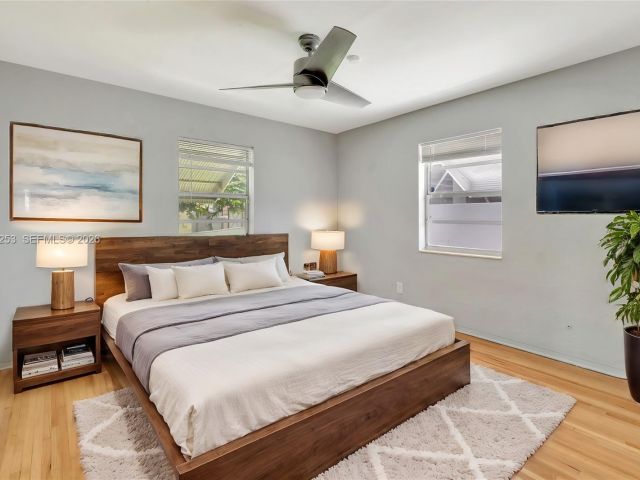 Home for rent at 517 S 19th Ave 517 - photo 7474395