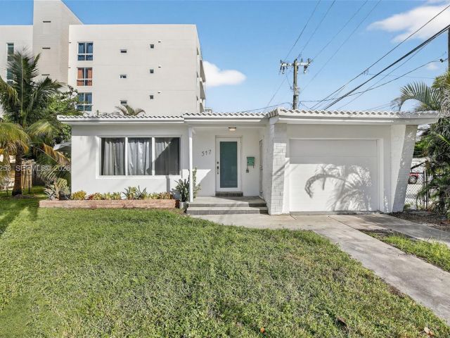 Home for rent at 517 S 19th Ave 517 - photo 7474396