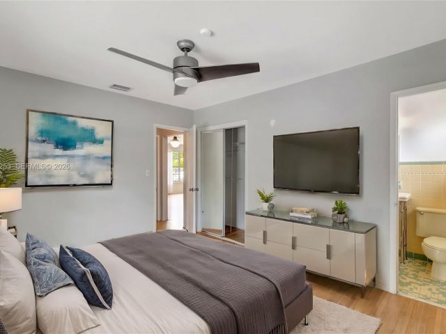 Home for rent at 517 S 19th Ave 517 - photo 7474399