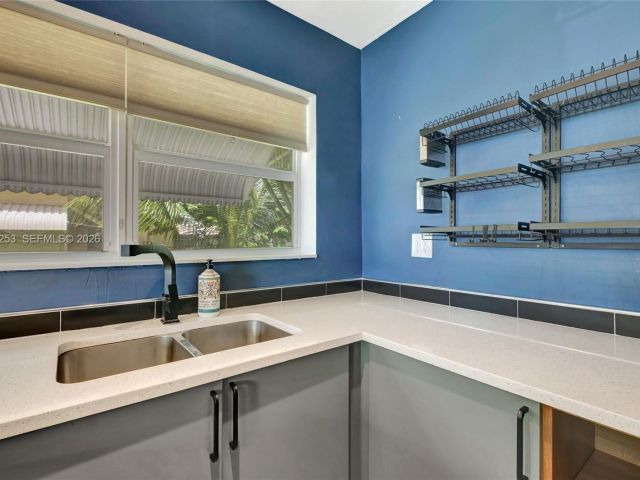 Home for rent at 517 S 19th Ave 517 - photo 7474401