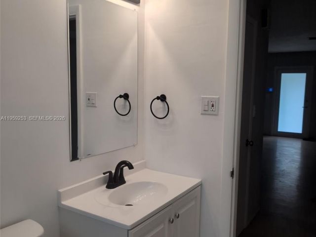 Home for rent at 517 S 19th Ave 517 - photo 7474405