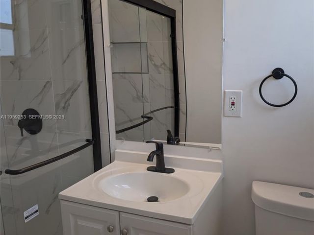 Home for rent at 517 S 19th Ave 517 - photo 7474406