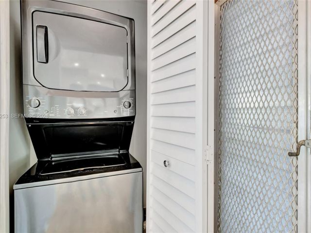 Home for rent at 517 S 19th Ave 517 - photo 7474409