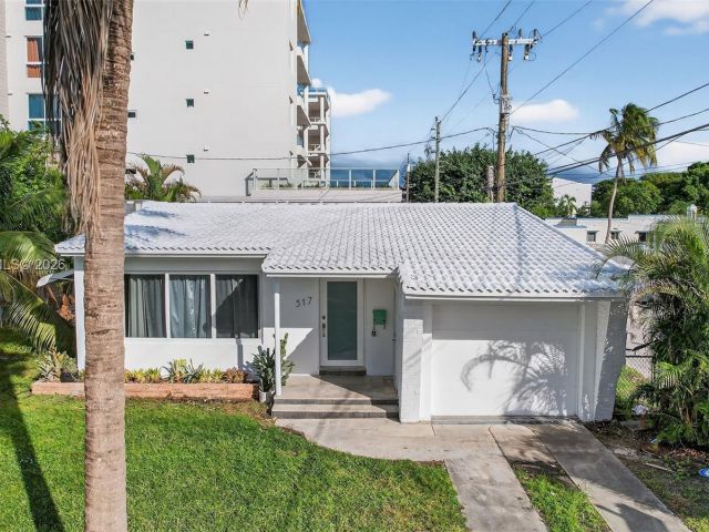 Home for rent at 517 S 19th Ave 517 - photo 7474411