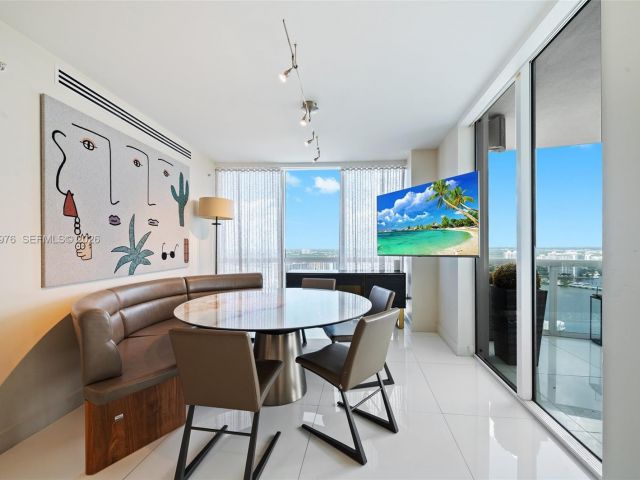 Apartment for sale  Unit #5201 - photo 7345338