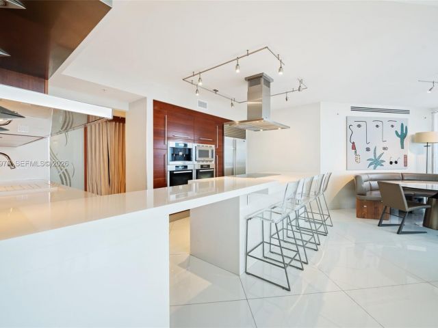 Apartment for sale  Unit #5201 - photo 7345339