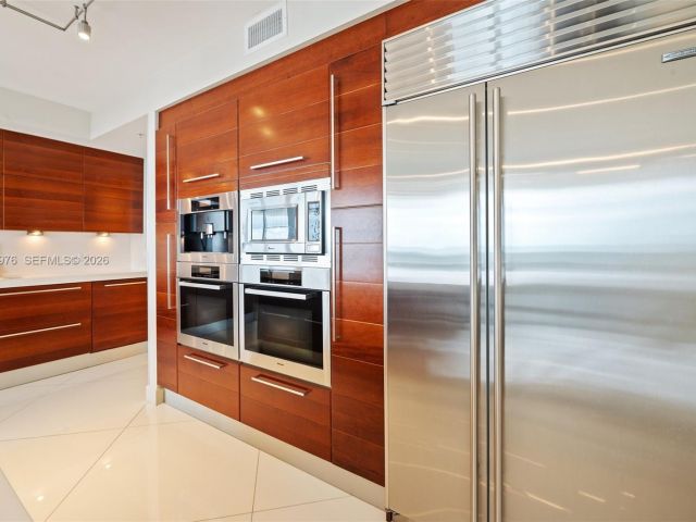 Apartment for sale  Unit #5201 - photo 7345340