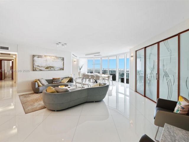 Apartment for sale  Unit #5201 - photo 7345344