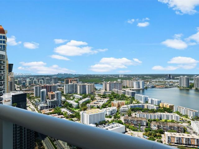 Apartment for sale  Unit #5201 - photo 7345345