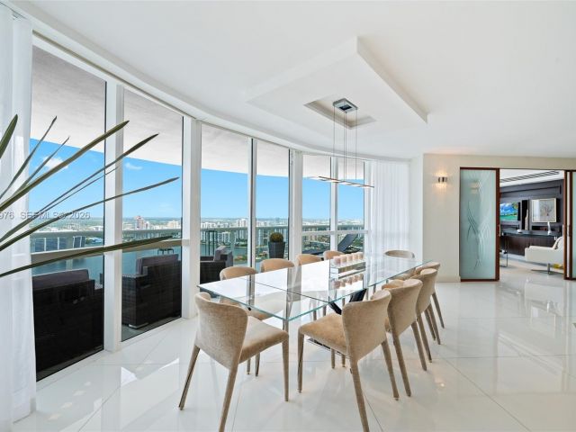 Apartment for sale  Unit #5201 - photo 7345347