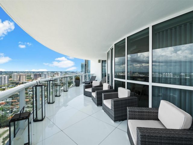 Apartment for sale  Unit #5201 - photo 7345350