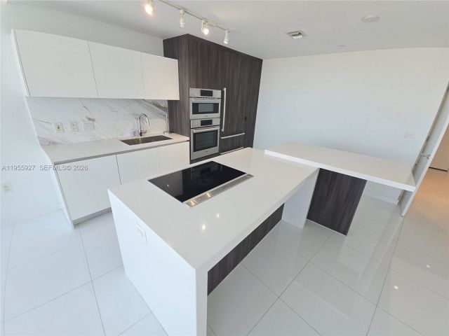 Apartment for sale  Unit #4604 - photo 7344465