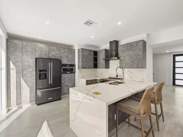 4-bedroom home for sale in Miami Beach - 3166 Royal Palm Ave - MondialRealty