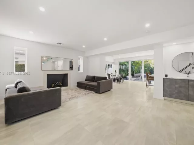 4-bedroom home for sale in Miami Beach - 3166 Royal Palm Ave - MondialRealty