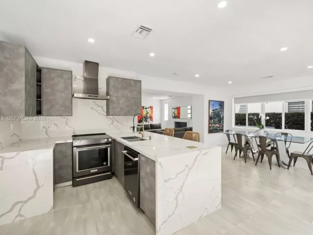 4-bedroom home for sale in Miami Beach - 3166 Royal Palm Ave - MondialRealty