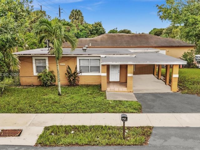 Home for rent at 2800 NW 6th Ct - photo 7445130