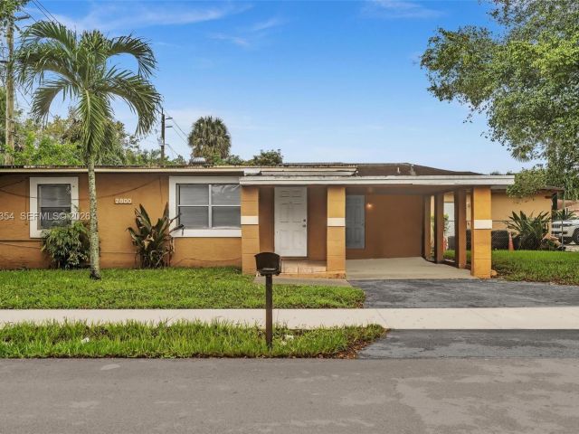 Home for rent at 2800 NW 6th Ct - photo 7445132