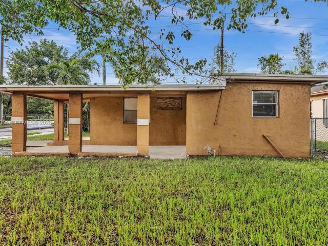 Home for rent at 2800 NW 6th Ct - photo 7445134