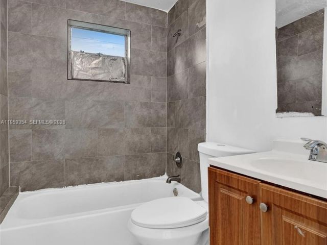 Home for rent at 2800 NW 6th Ct - photo 7445143