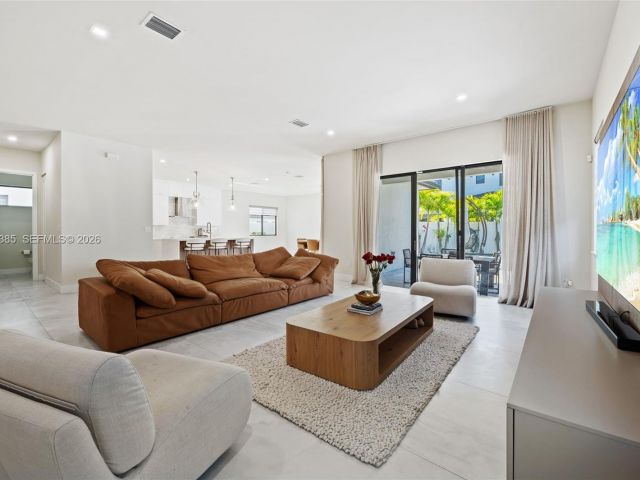 Home for sale at 8118 NW 46th Ter - photo 7427594