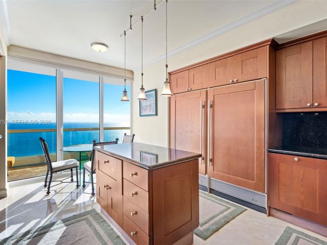 Apartment for sale  Unit #4103 - photo 7345596