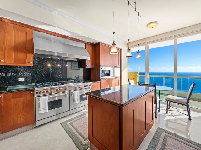 Apartment for sale  Unit #4103 - photo 7345599