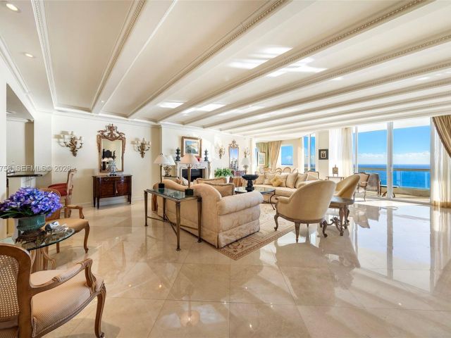 Apartment for sale  Unit #4103 - photo 7345632