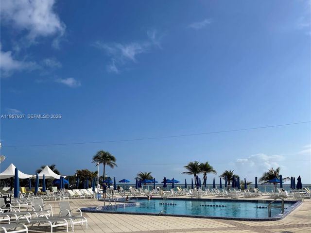 2-bedroom condo for rent in Hallandale Beach -  - MondialRealty