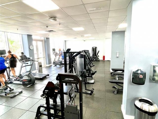 2-bedroom condo for rent in Hallandale Beach -  - MondialRealty