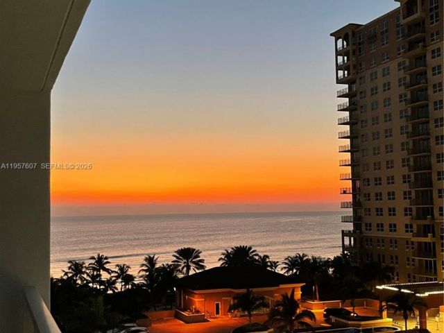 2-bedroom condo for rent in Hallandale Beach -  - MondialRealty