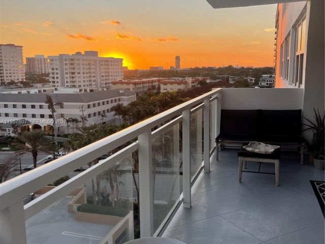 2-bedroom condo for rent in Hallandale Beach -  - MondialRealty