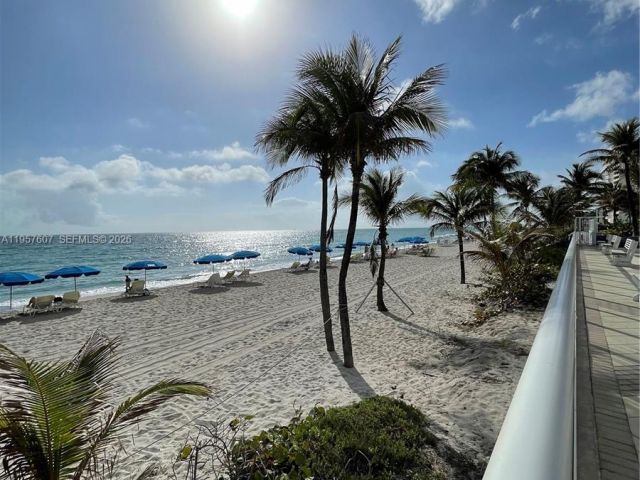 2-bedroom condo for rent in Hallandale Beach -  - MondialRealty