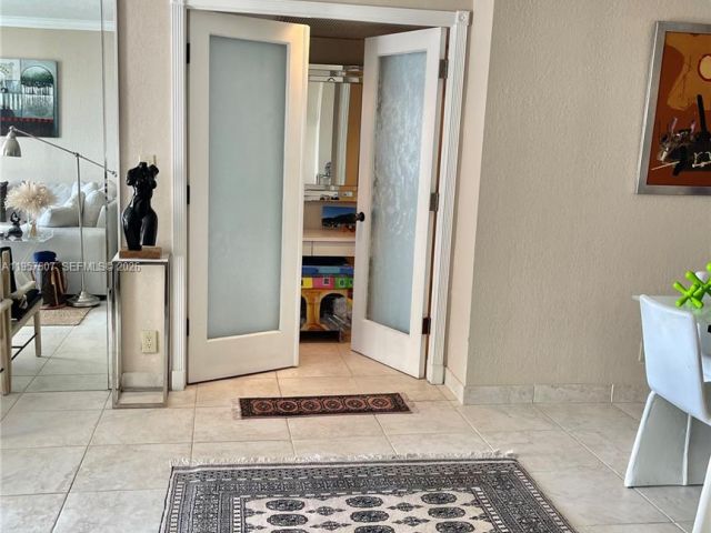 2-bedroom condo for rent in Hallandale Beach -  - MondialRealty