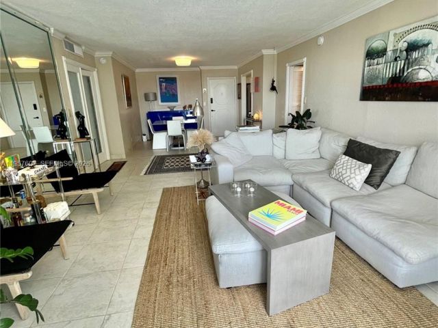 2-bedroom condo for rent in Hallandale Beach -  - MondialRealty