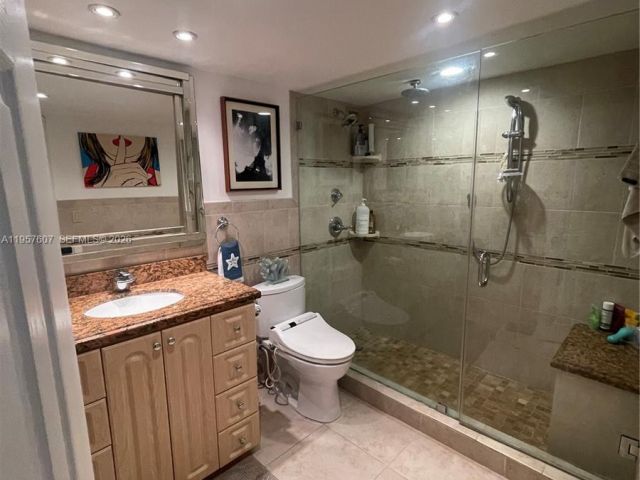 2-bedroom condo for rent in Hallandale Beach -  - MondialRealty