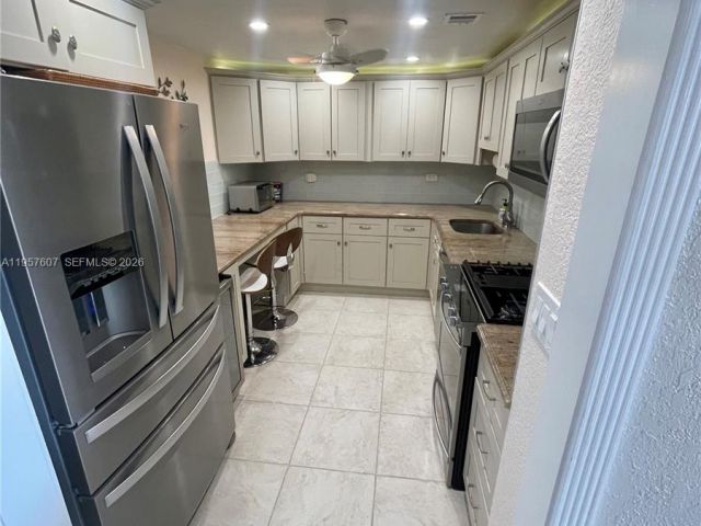 2-bedroom condo for rent in Hallandale Beach -  - MondialRealty