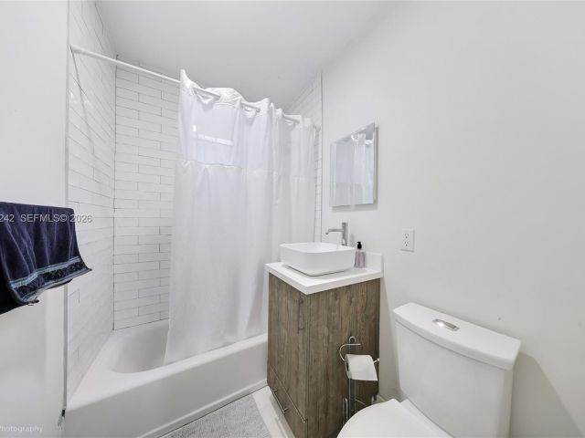 4-bedroom home for rent in Key Biscayne -  - MondialRealty