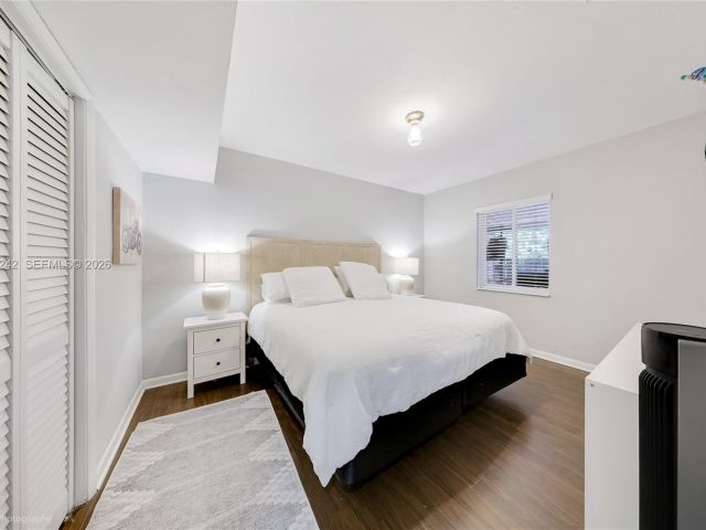 4-bedroom home for rent in Key Biscayne -  - MondialRealty