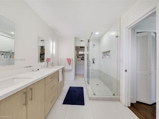 4-bedroom home for rent in Key Biscayne -  - MondialRealty