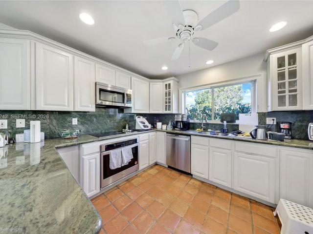 4-bedroom home for rent in Key Biscayne -  - MondialRealty