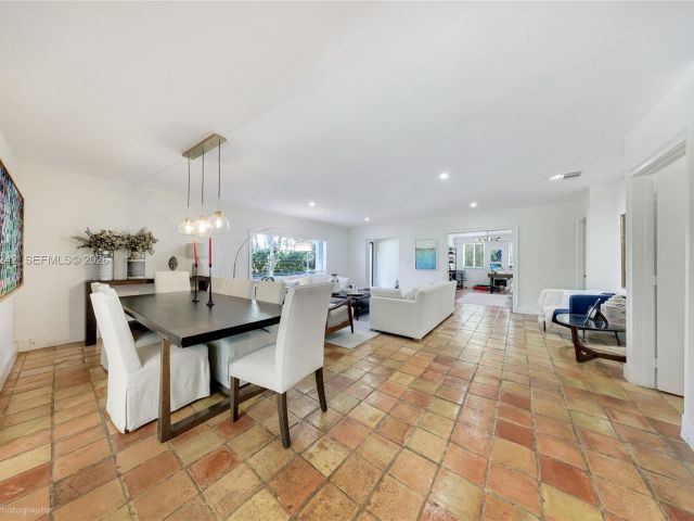 4-bedroom home for rent in Key Biscayne -  - MondialRealty