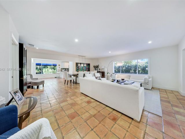 4-bedroom home for rent in Key Biscayne -  - MondialRealty